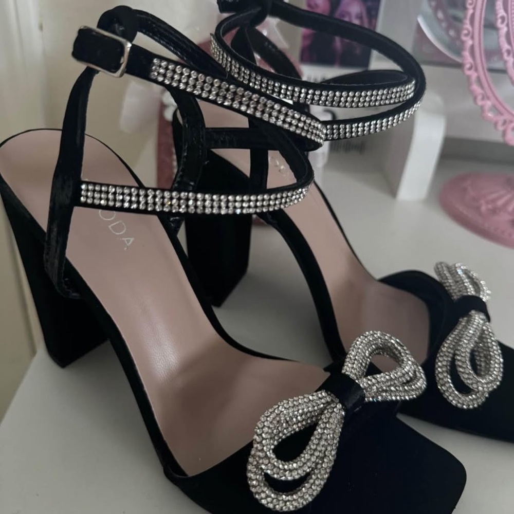 Moda Black Rhinestone Embellished Heels